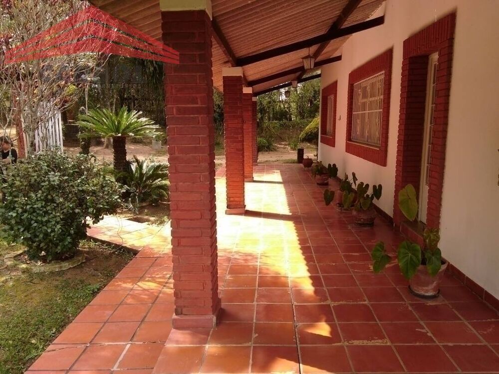 Chácara à venda com 2 quartos, 250m² - Foto 2