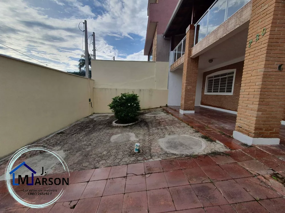 Sobrado à venda com 5 quartos, 232m² - Foto 2