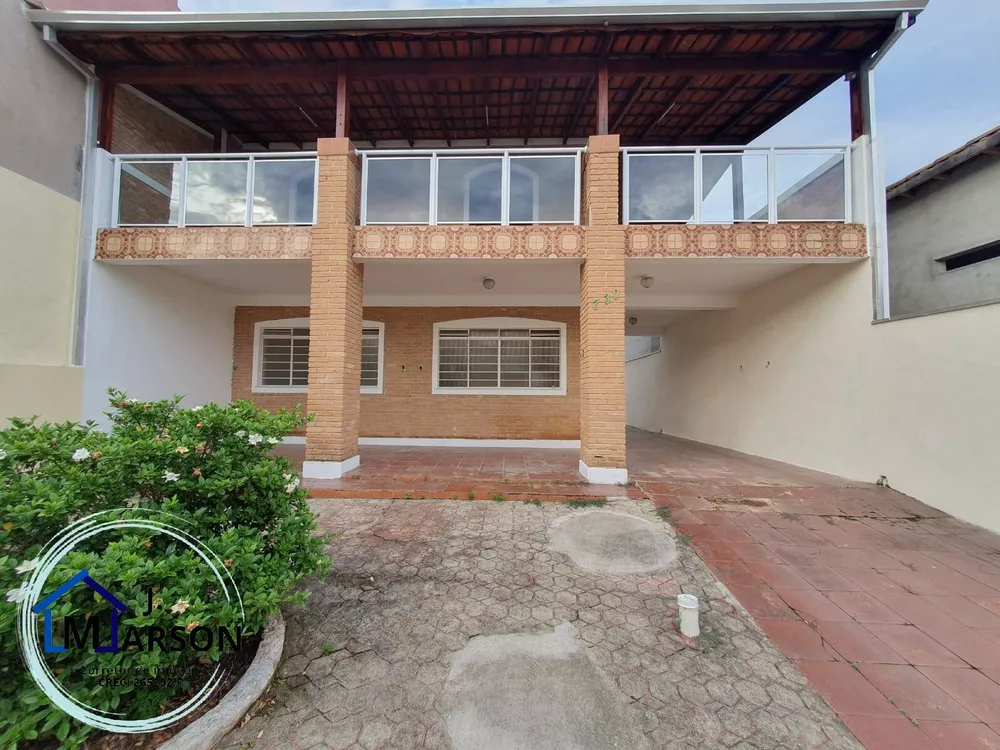 Sobrado à venda com 5 quartos, 232m² - Foto 1