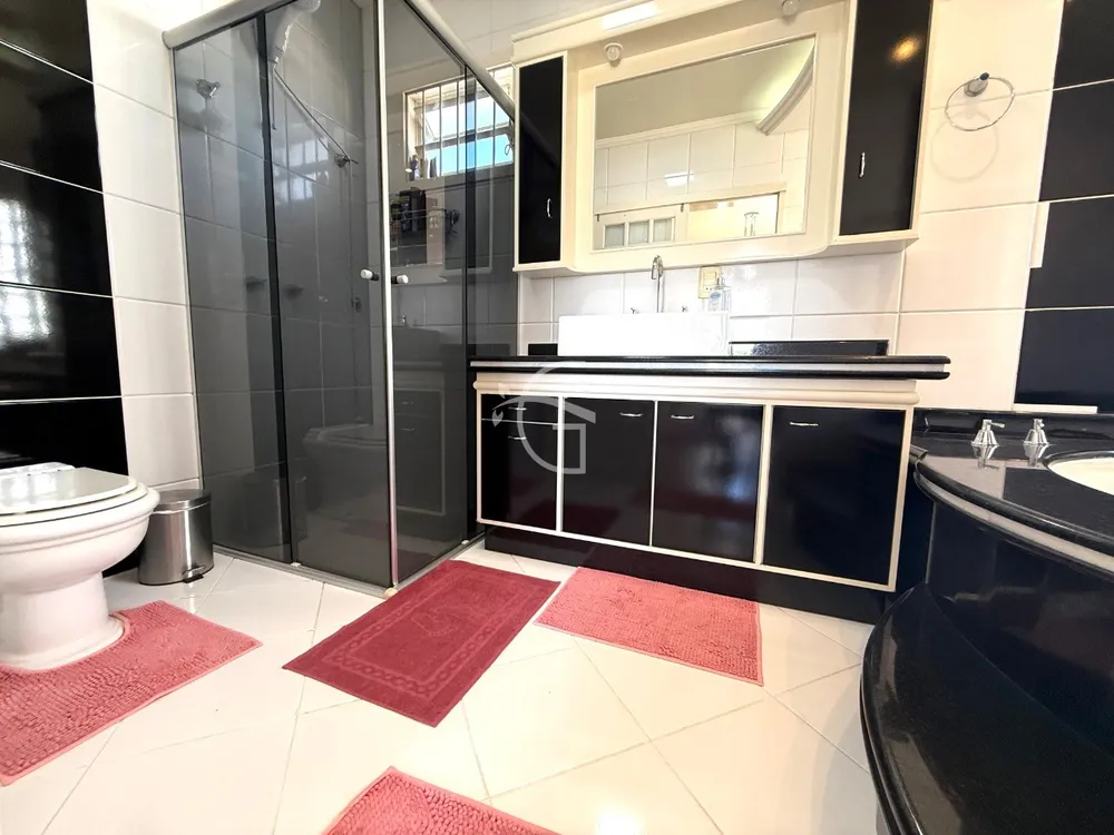 Casa, 4 quartos, 266 m² - Foto 1