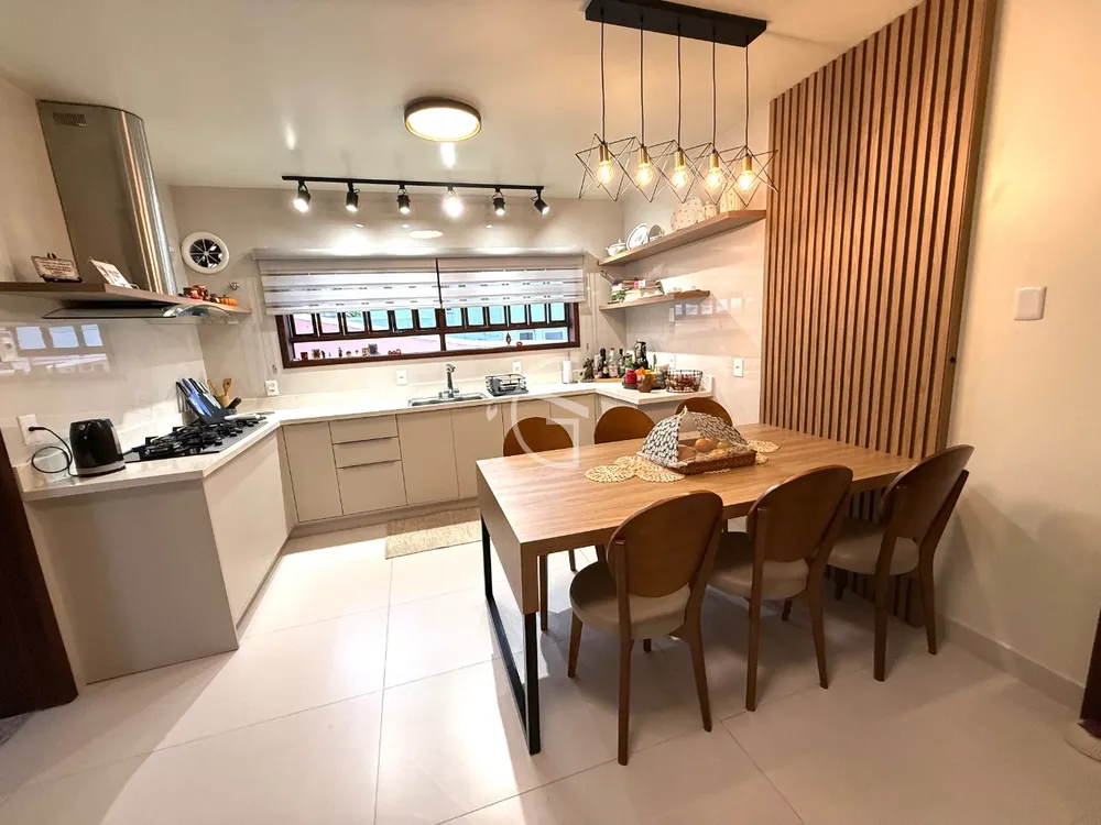 Casa, 4 quartos, 305 m² - Foto 1