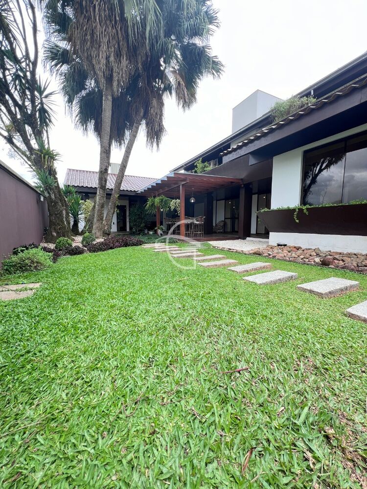 Casa à venda com 4 quartos, 1163m² - Foto 1