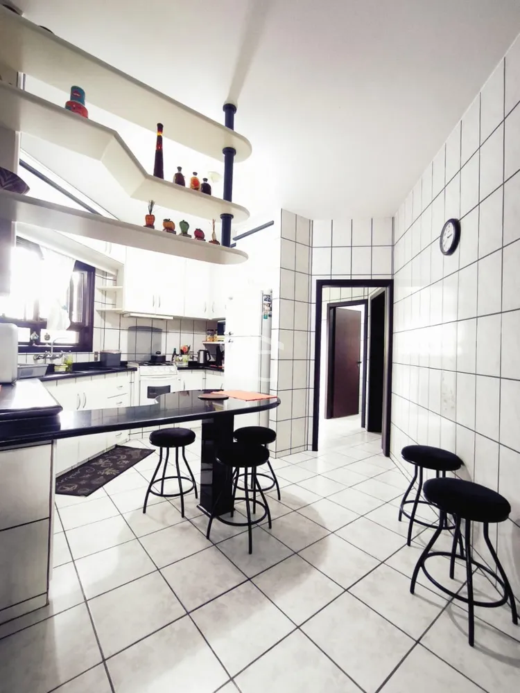 Casa, 4 quartos, 260 m² - Foto 3