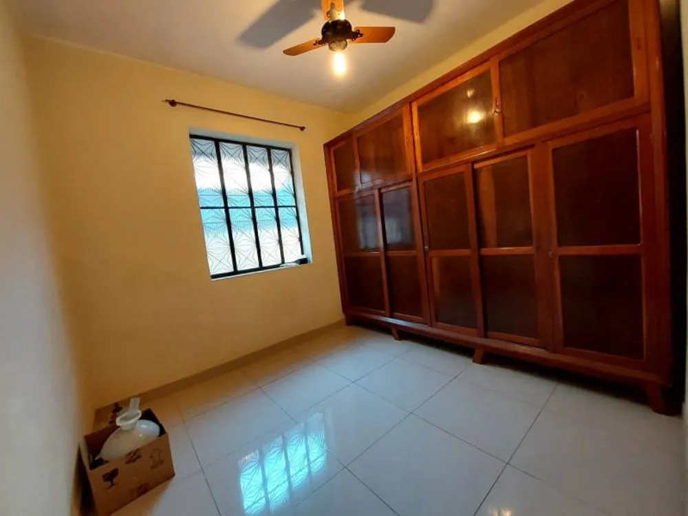 Casa, 5 quartos, 256 m² - Foto 2