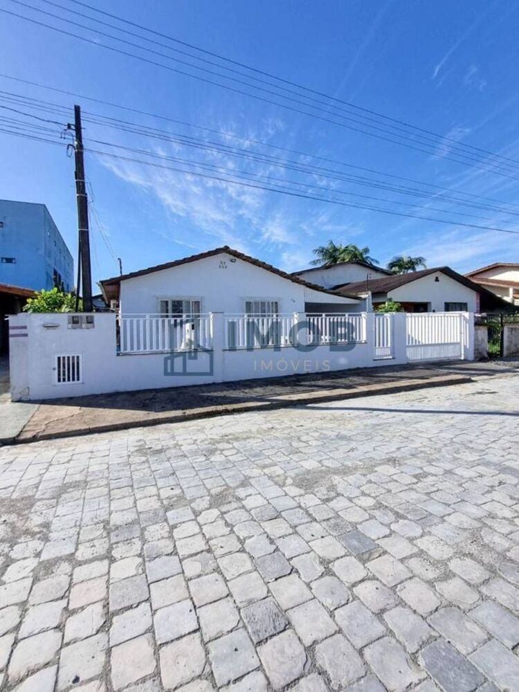 Casa à venda com 2 quartos, 80m² - Foto 1