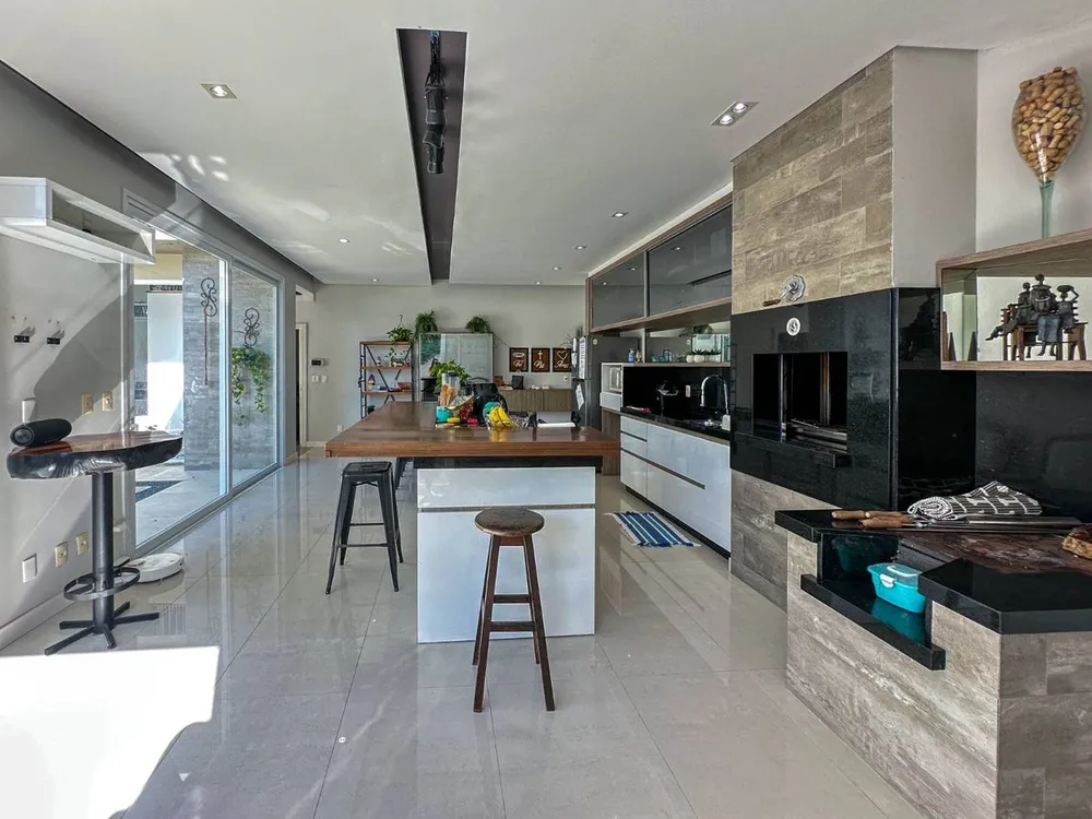 Casa, 3 quartos, 212 m² - Foto 2