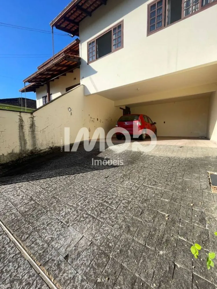 Casa, 3 quartos, 250 m² - Foto 2