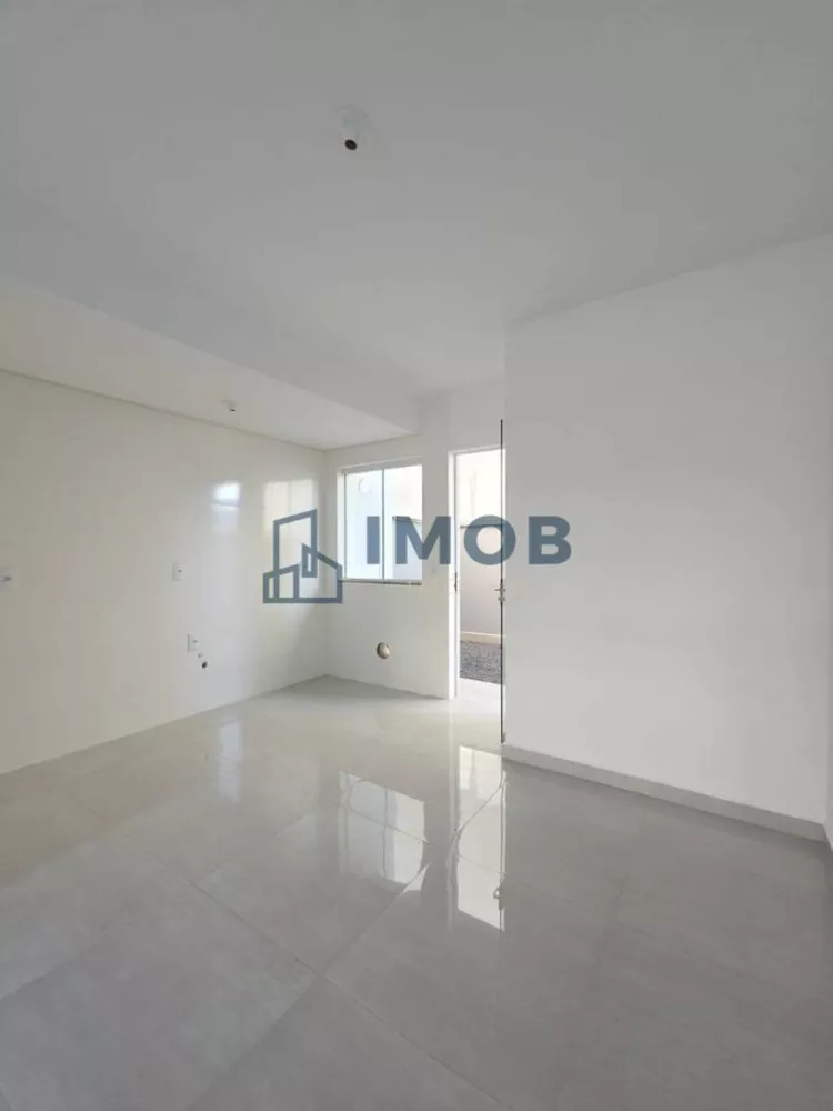 Casa à venda com 2 quartos, 71m² - Foto 4