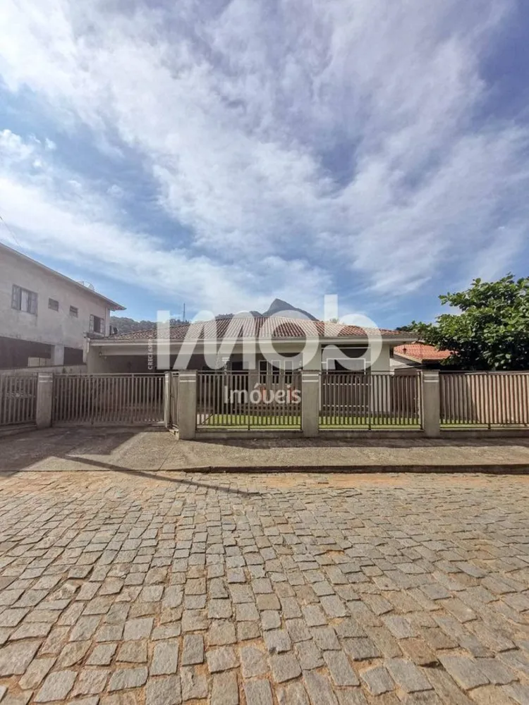 Casa, 3 quartos, 211 m² - Foto 1