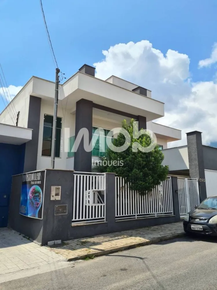 Casa, 4 quartos, 230 m² - Foto 1