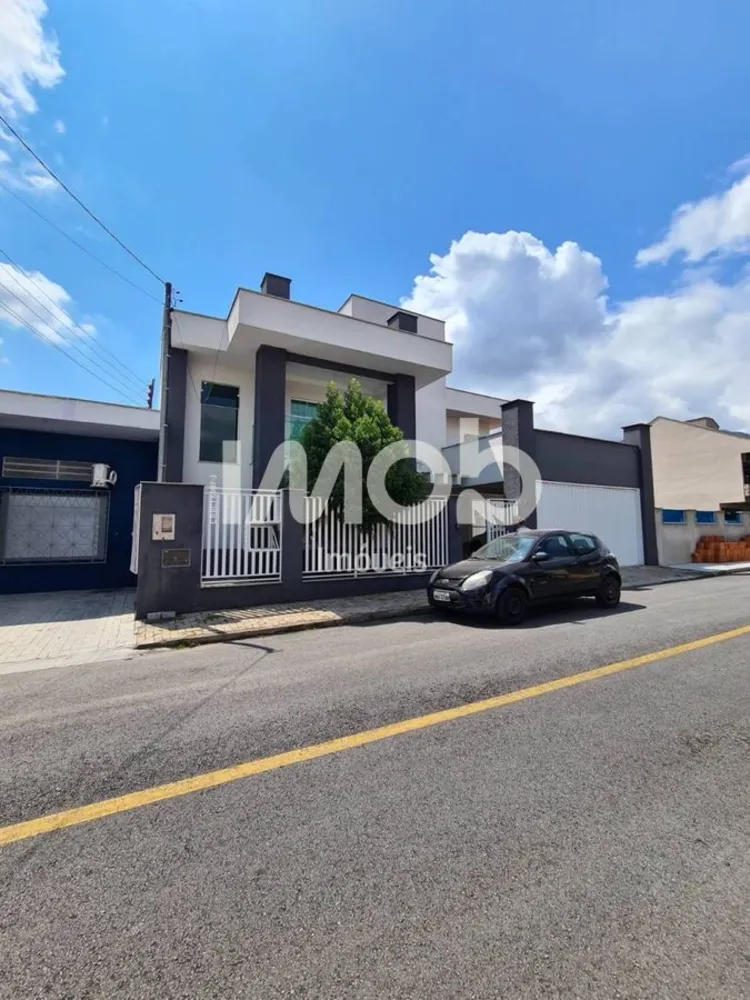 Casa, 4 quartos, 230 m² - Foto 2