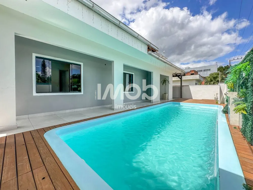 Casa, 5 quartos, 302 m² - Foto 1
