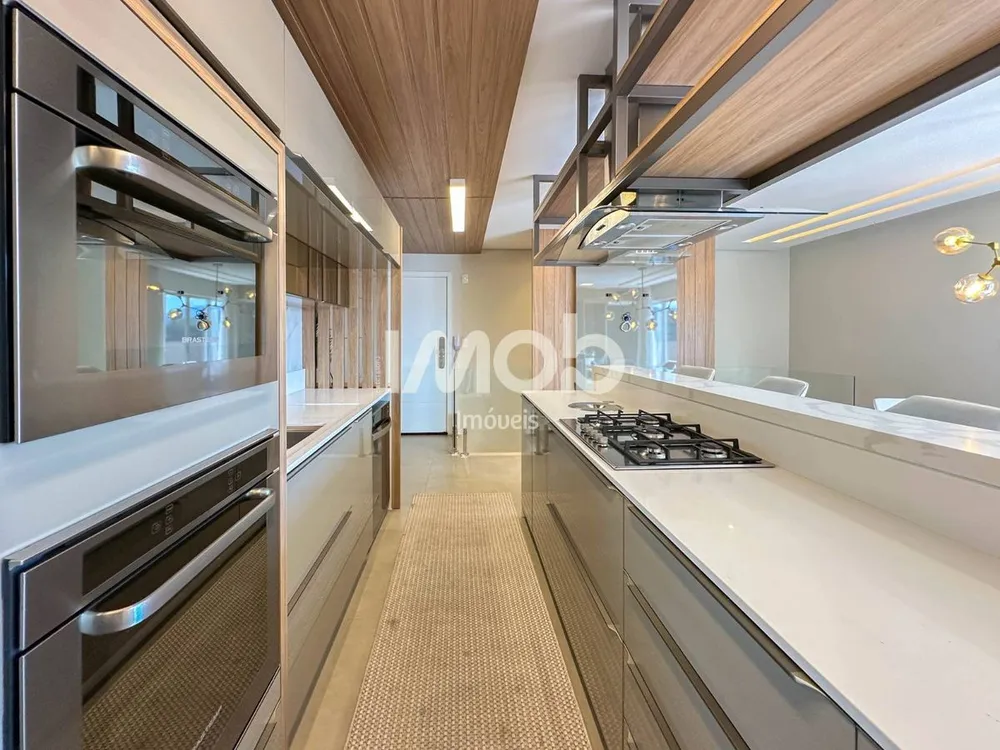 Cobertura, 3 quartos, 244 m² - Foto 2