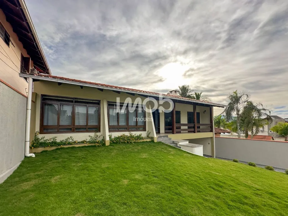 Casa, 4 quartos, 152 m² - Foto 1