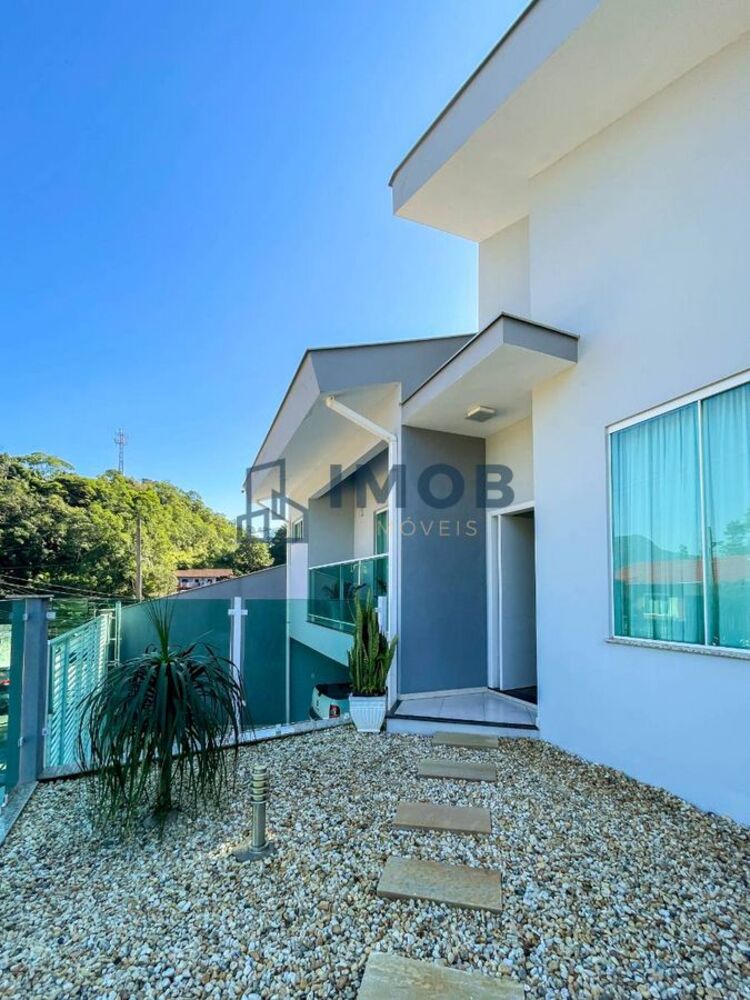 Casa à venda com 3 quartos, 220m² - Foto 1