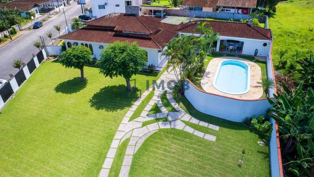 Terreno à venda com 2 quartos, 250m² - Foto 1