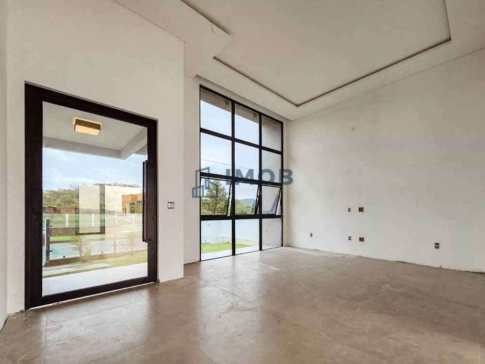 Casa à venda com 3 quartos, 205m² - Foto 2