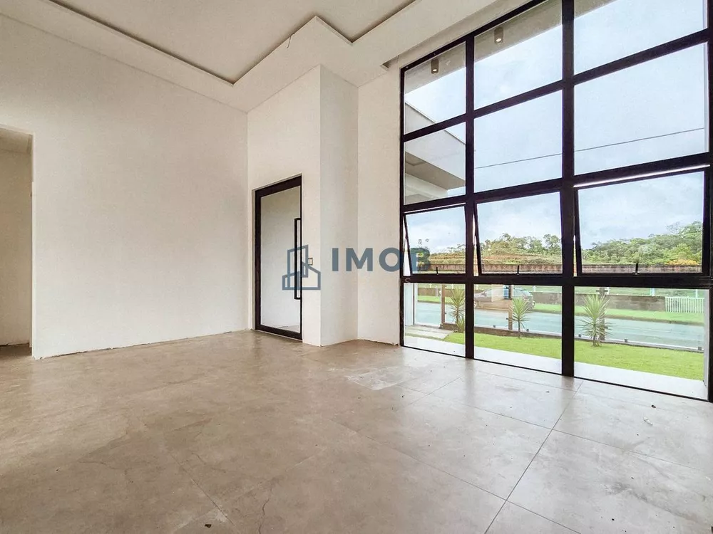 Casa à venda com 3 quartos, 205m² - Foto 4