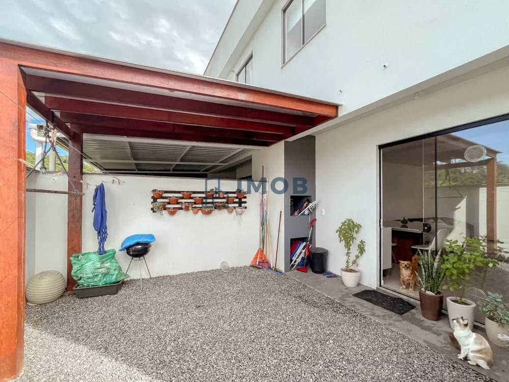 Casa à venda com 3 quartos, 86m² - Foto 2