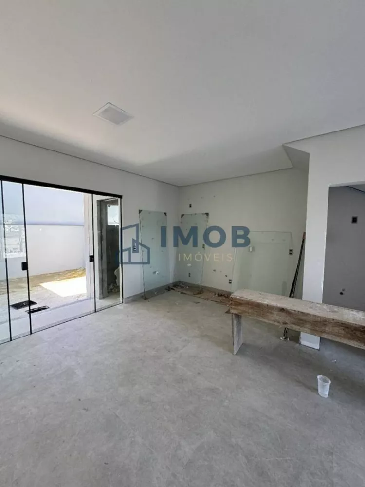 Casa à venda com 3 quartos, 105m² - Foto 2