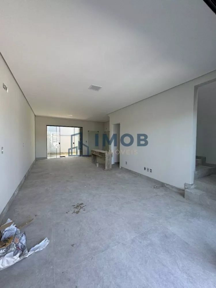 Casa à venda com 3 quartos, 105m² - Foto 3