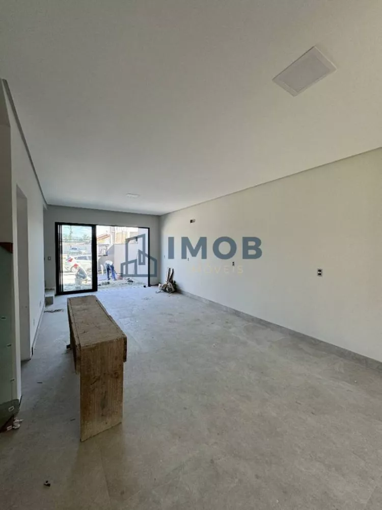 Casa à venda com 3 quartos, 105m² - Foto 4