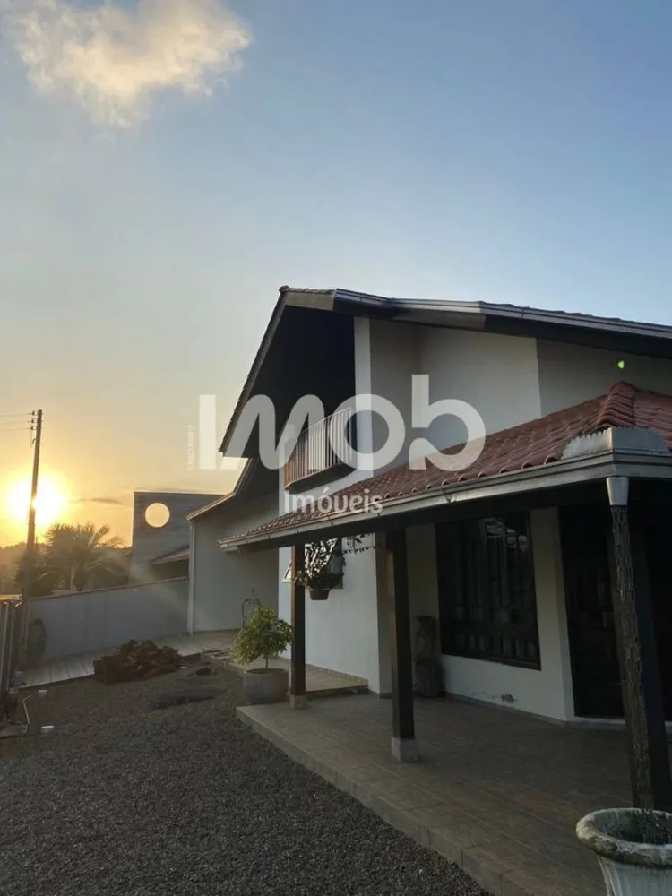 Casa, 4 quartos, 220 m² - Foto 1