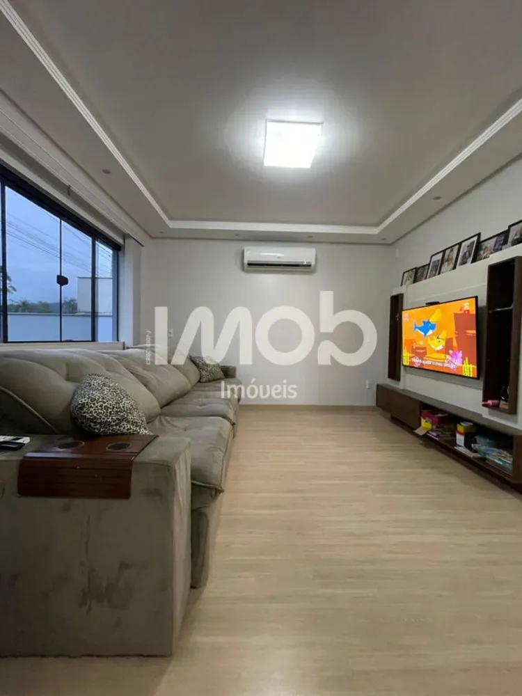 Casa, 3 quartos, 196 m² - Foto 2