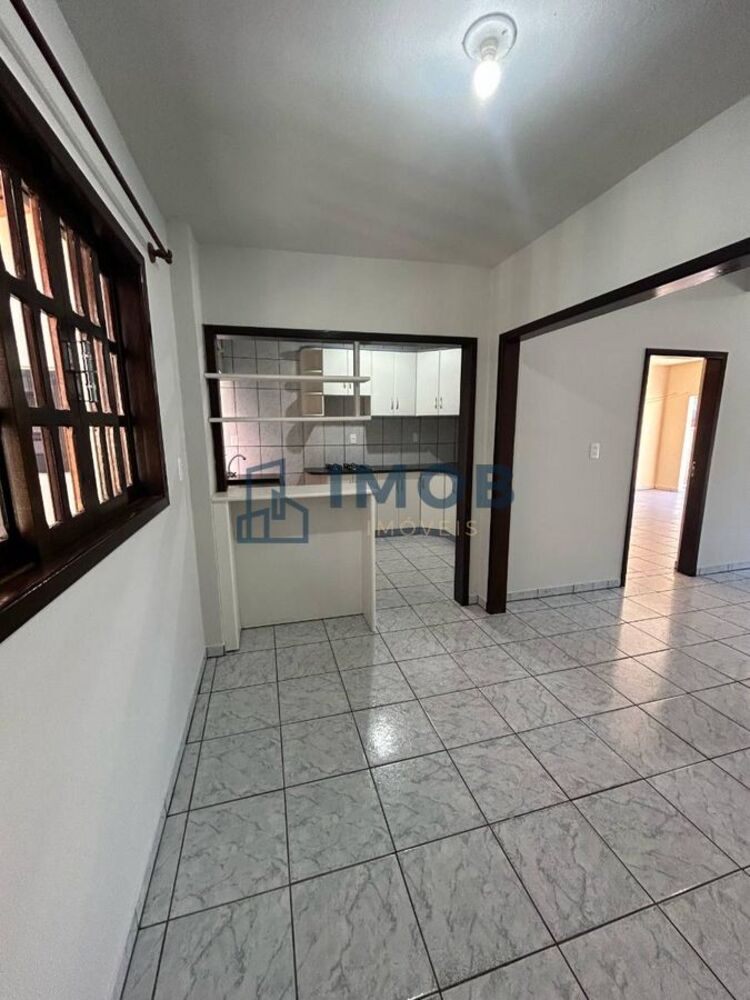Casa à venda com 3 quartos, 132m² - Foto 1
