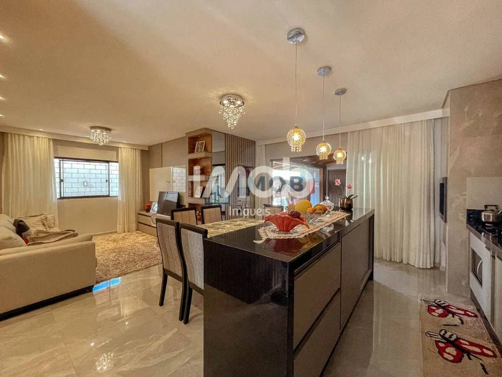 Casa, 3 quartos, 228 m² - Foto 1