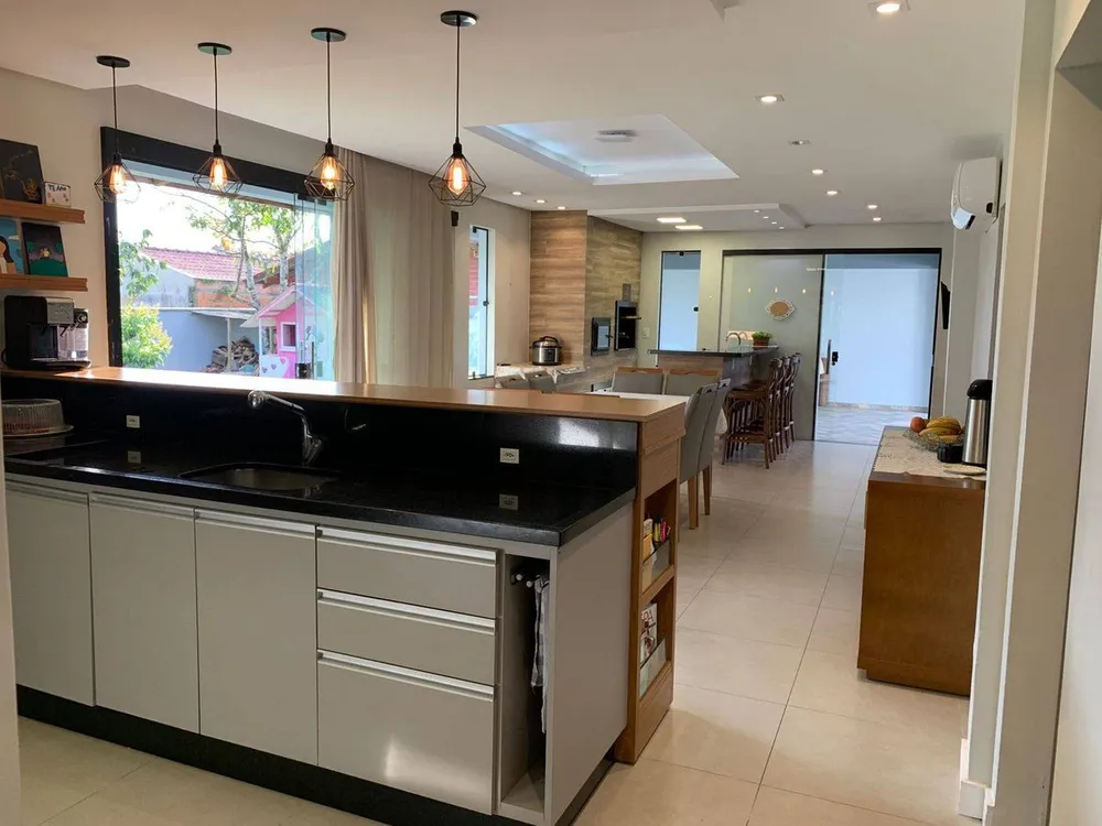 Casa, 3 quartos, 220 m² - Foto 1