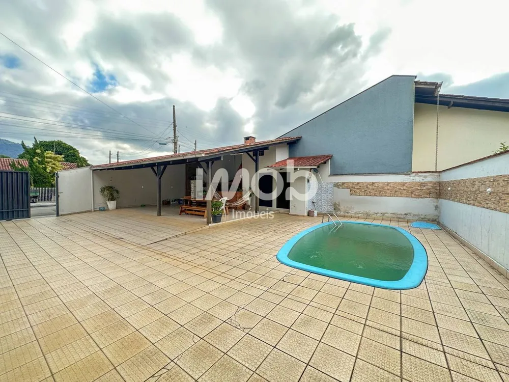 Casa, 4 quartos, 241 m² - Foto 2