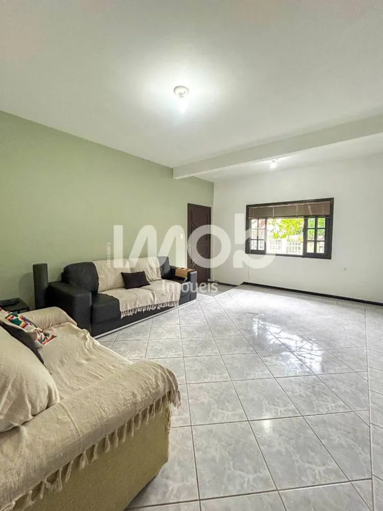 Casa, 3 quartos, 212 m² - Foto 2