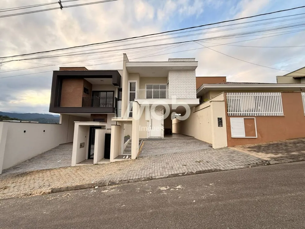 Casa, 3 quartos, 142 m² - Foto 2