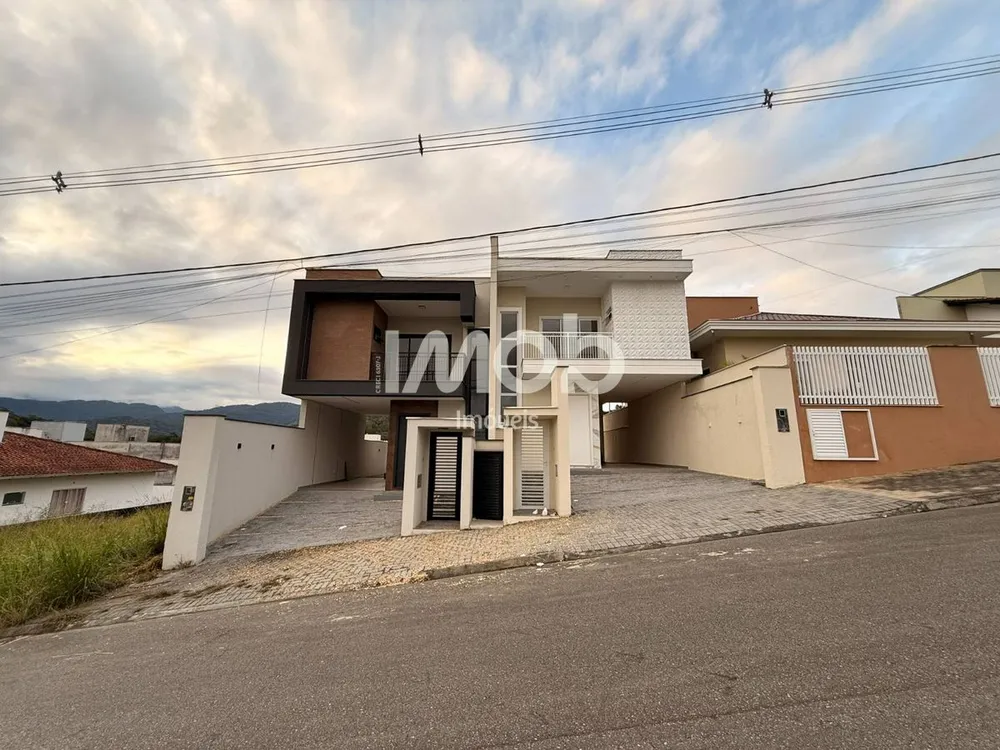 Casa, 3 quartos, 142 m² - Foto 1