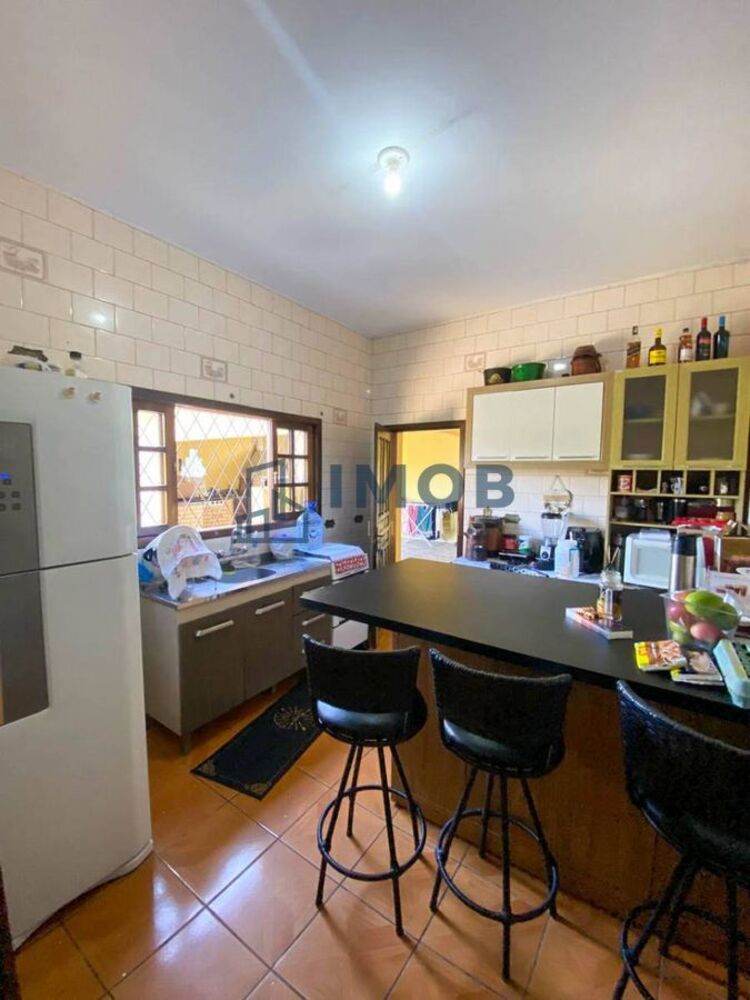 Casa à venda com 2 quartos, 181m² - Foto 4