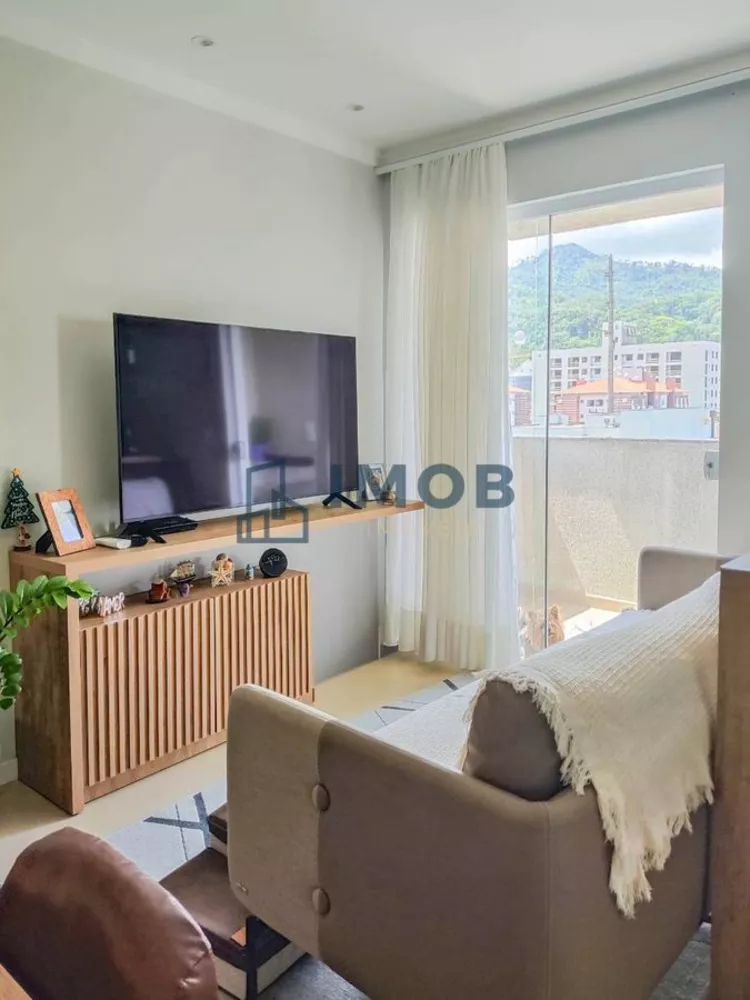 Apartamento à venda com 2 quartos, 78m² - Foto 2