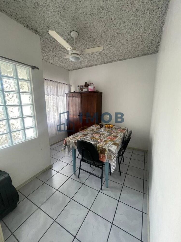 Casa à venda com 3 quartos, 100m² - Foto 4