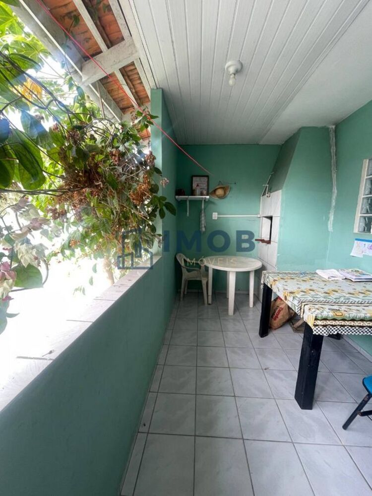 Casa à venda com 3 quartos, 100m² - Foto 1