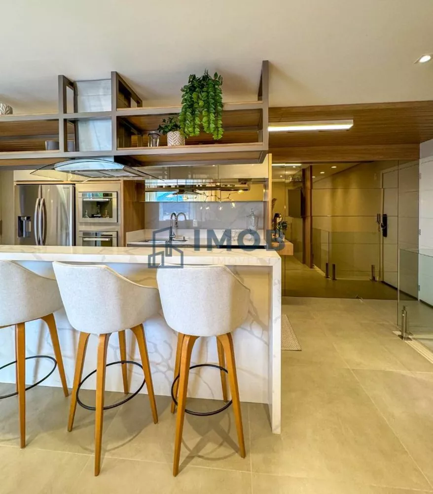 Apartamento à venda com 3 quartos, 244m² - Foto 3