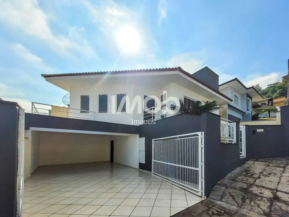 Casa, 3 quartos, 215 m² - Foto 1
