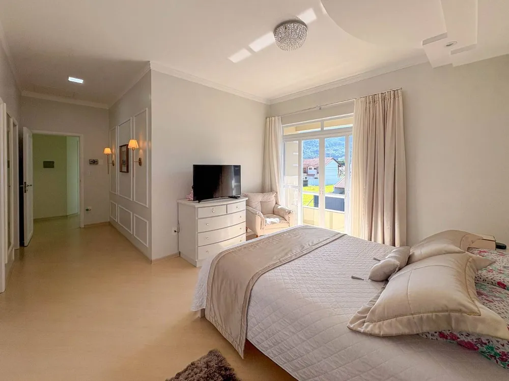 Casa, 3 quartos, 289 m² - Foto 4