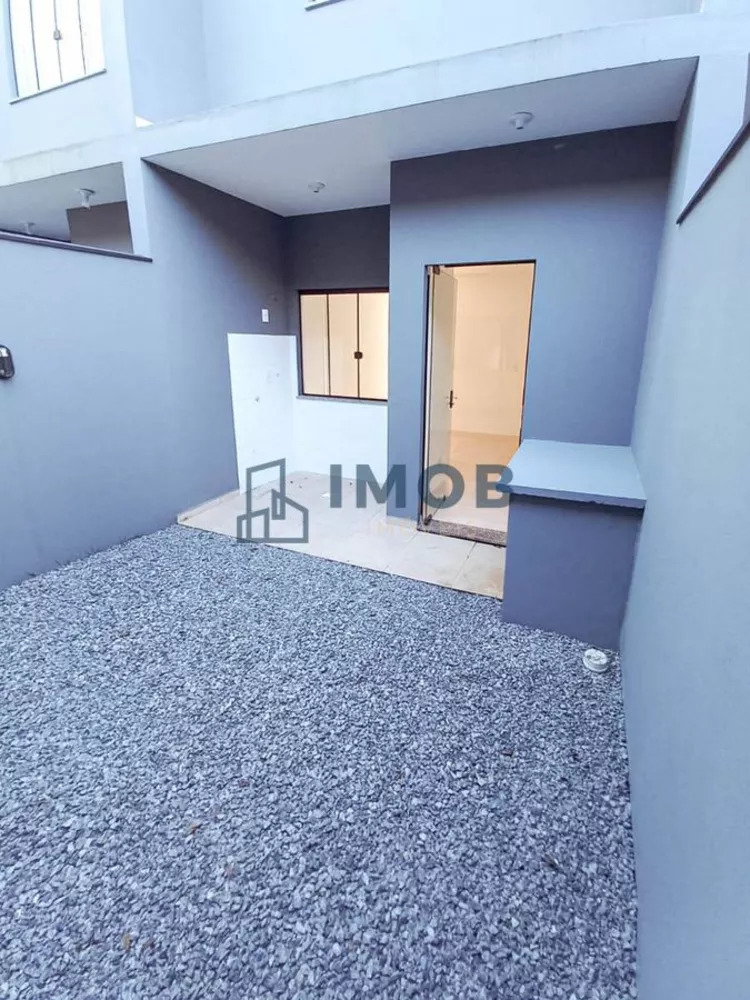 Casa à venda com 2 quartos, 82m² - Foto 2