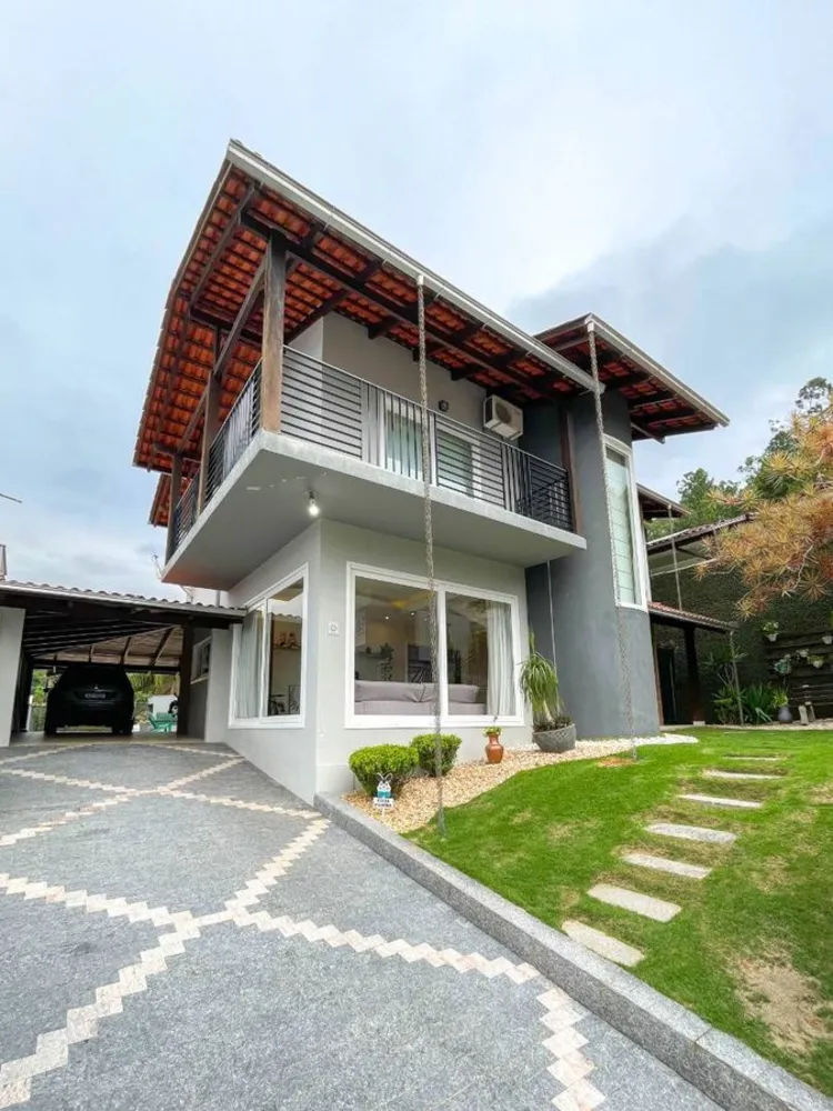 Casa, 4 quartos, 240 m² - Foto 1