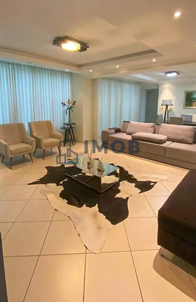 Casa à venda com 3 quartos, 353m² - Foto 1