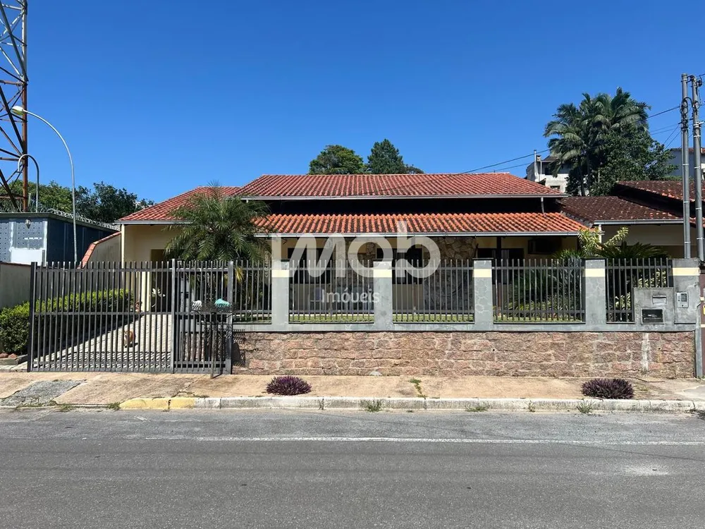Casa, 4 quartos, 214 m² - Foto 1
