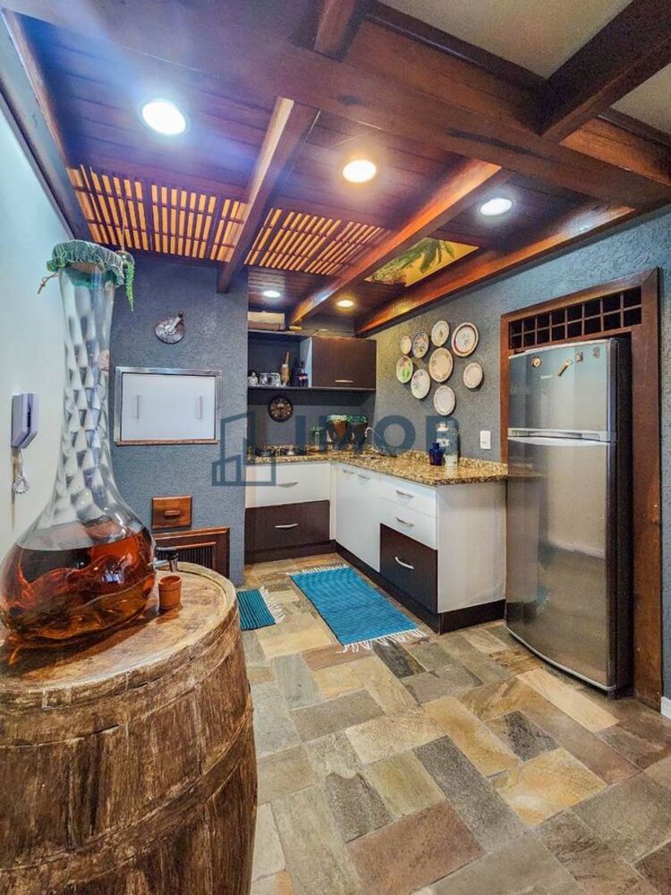 Apartamento à venda com 3 quartos, 243m² - Foto 3