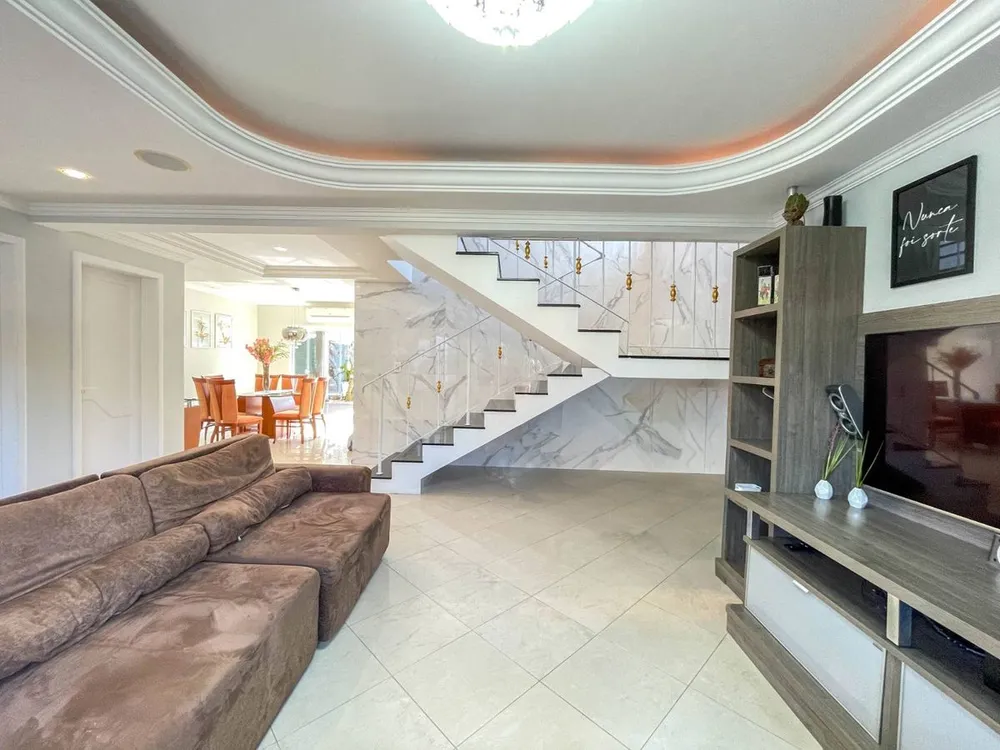 Casa, 3 quartos, 245 m² - Foto 2