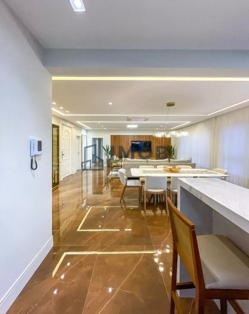 Apartamento à venda com 3 quartos, 225m² - Foto 3