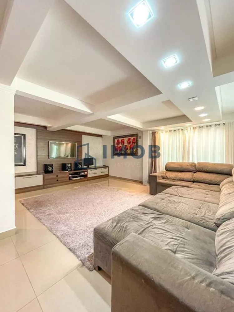 Casa à venda com 5 quartos, 500m² - Foto 1